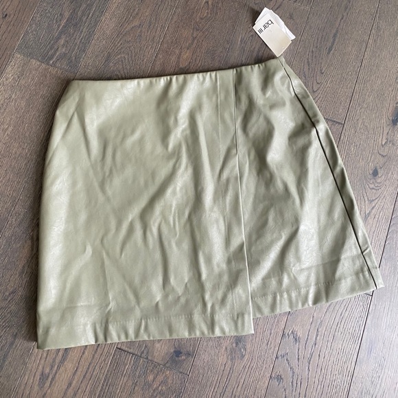 Bar III Dresses & Skirts - NWT bar III Army Green Pleather Skirt Size L